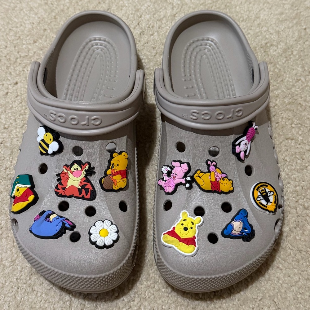 CROCS Gray Slippers with Cartoon Charms M6/W8